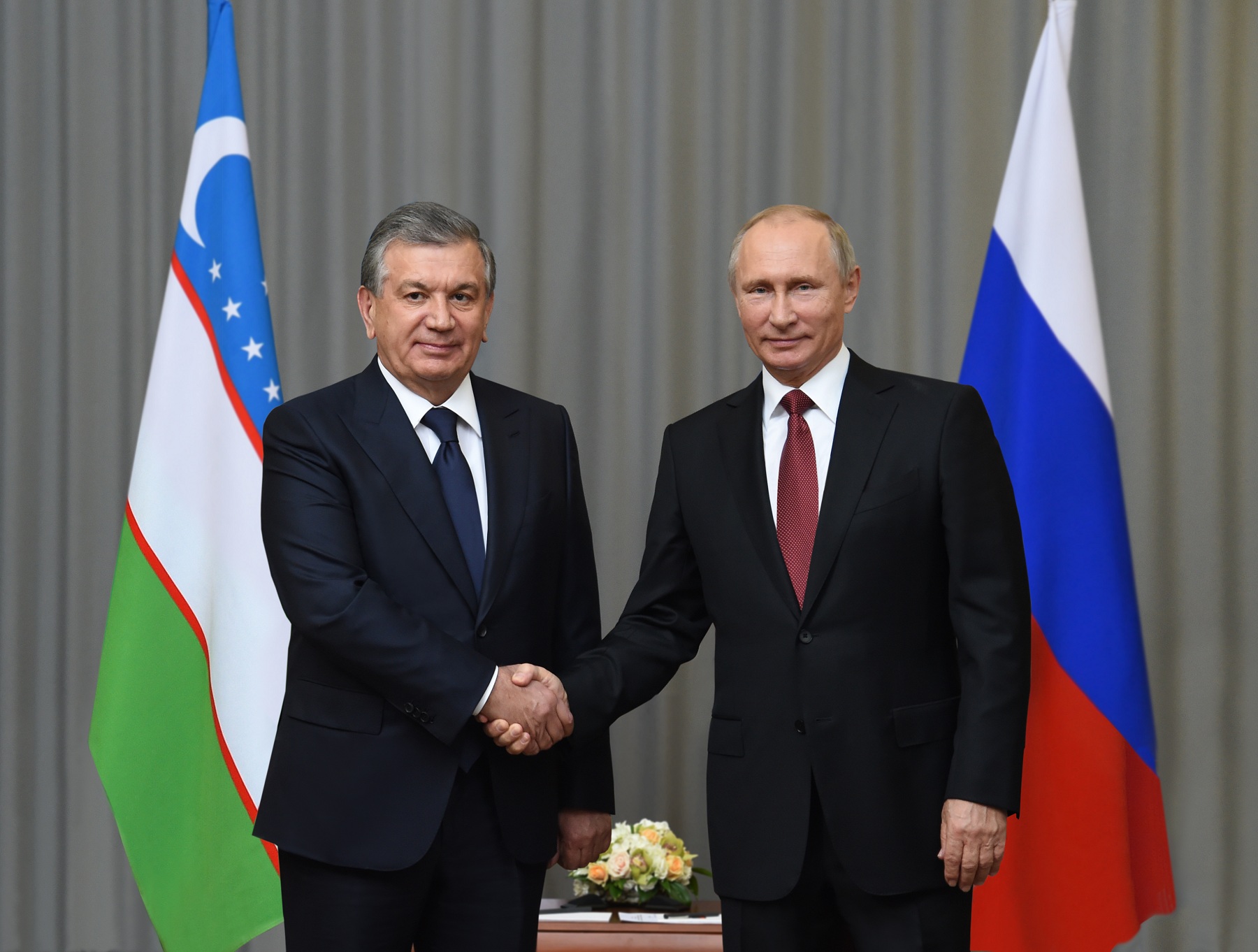 Prezident Shavkat Mirziyoyev Prezident Vladimir Putin bilan uchrashdi