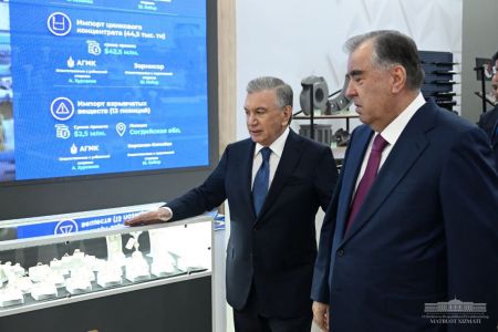 Лидеры Узбекистана и Таджикистана ознакомились с выставкой «Made in Uzbekistan»